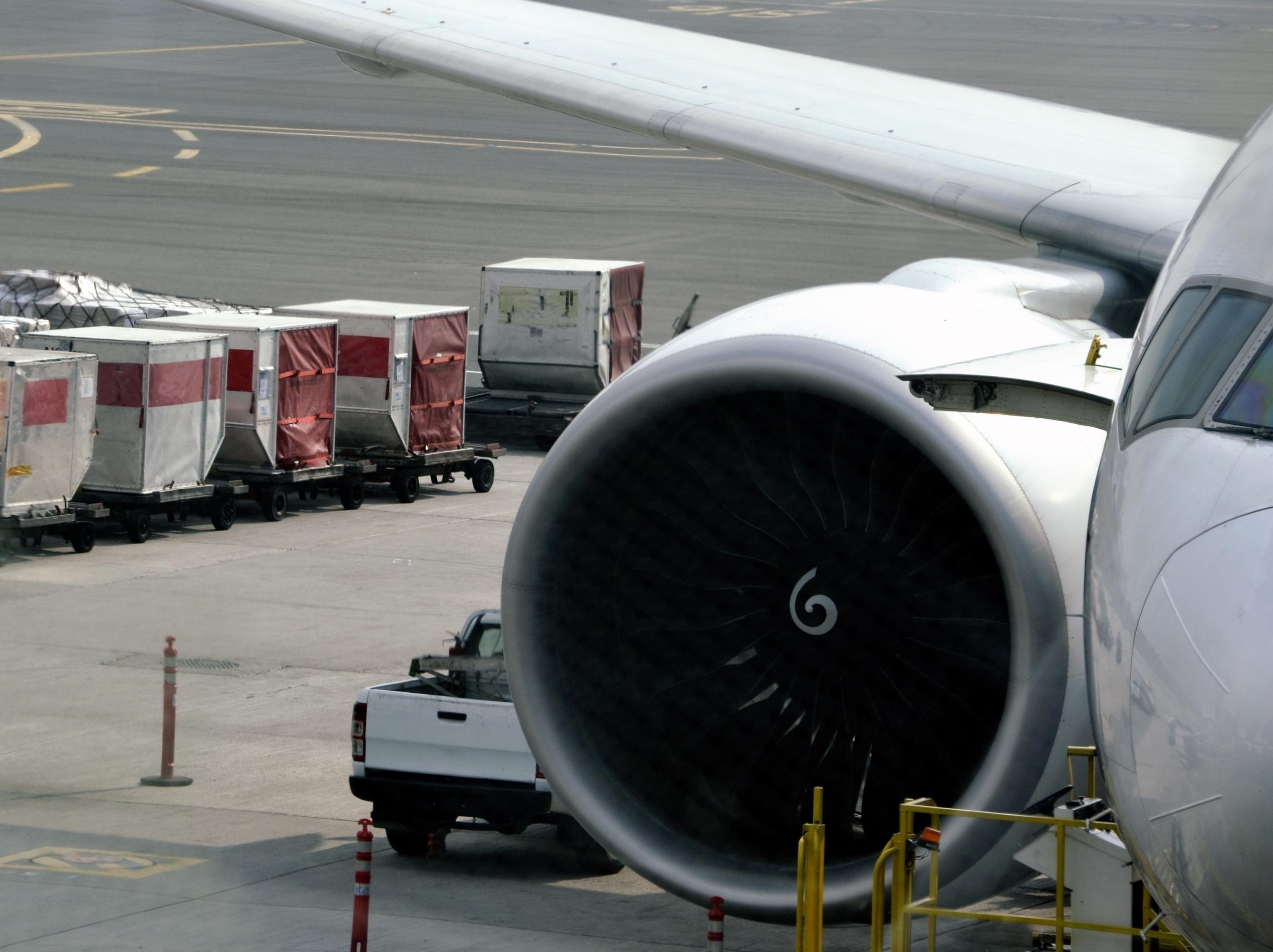 Aeroplane engine and air freight - Air freight can enhance the supply chain process